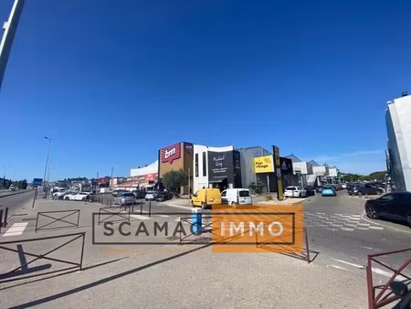 location commerce 267 m²