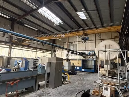 vente local d'activités 3 700 m²