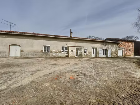 a louer maison de campagne  4 pièces  102 m2 env. avec garage et jardin  récemment rénovée