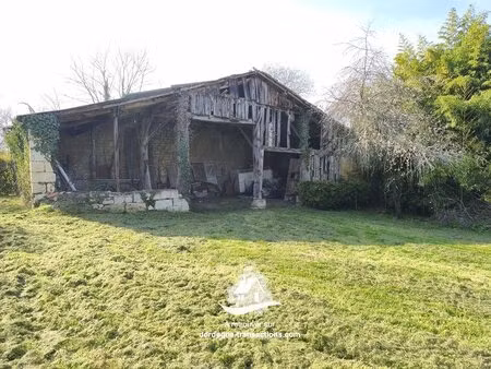 beau terrain constructible 1537 m² avec hangar en pierres