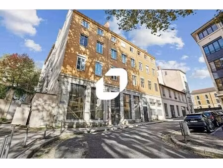 location bureaux 301 m² à 922 m²