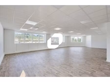 location bureaux 126 m²