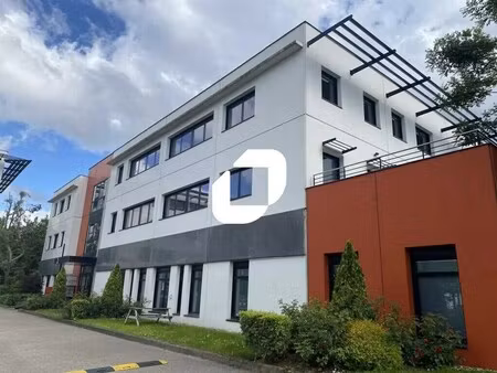 location bureaux 93 m² à 3 286 m²