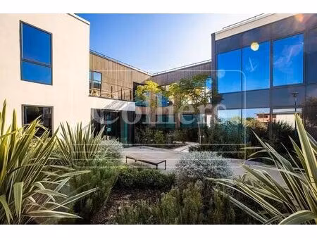 location bureaux 165 m² à 787 m²