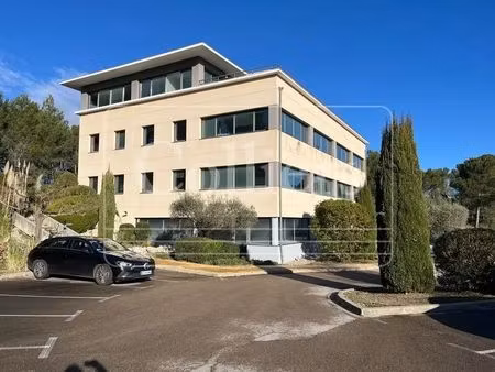 location bureaux 77 m² à 573 m²