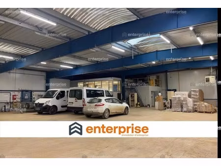 location local d'activités 1 700 m²