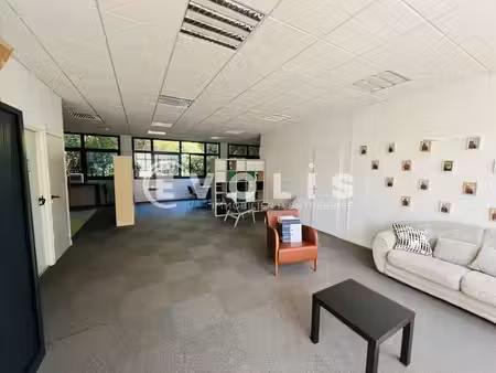 location bureaux émerainville 77184 140m²