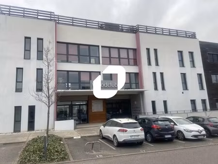 location bureaux 63 m² à 1 240 m²