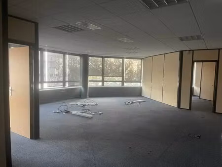location bureaux 832 m²