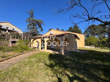 charmante maison à ucel  ardèche ? 153 m² sur terrain de 3 913 m² dont 2 845 m² constructi