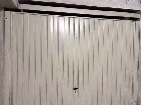 vente garage et parking à meyzieu (69330) : à vendre / 15m² meyzieu