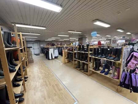 location commerce 378 m²