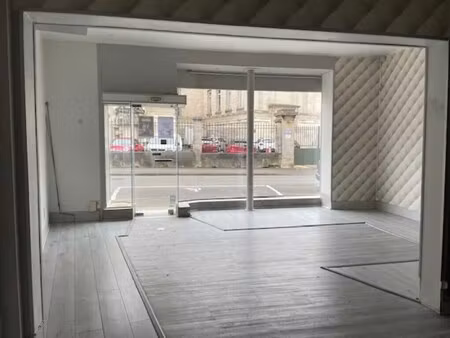 location commerce 70 m²