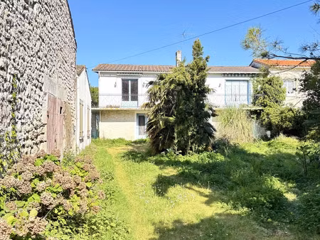 maison de village à le chay (17600)