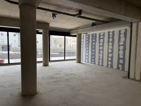 location commerce 174 m²