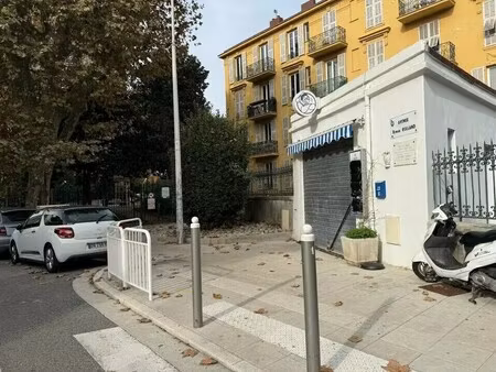 location commerce 18 m²