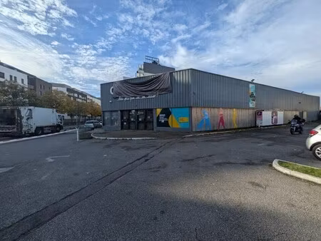 location commerce rouen 76100 1300m²