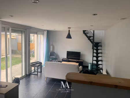 place ney / type 3 meublé en duplex avec terrasse