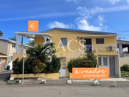 ensemble immobiliers de trois appartements - bourg vauclin