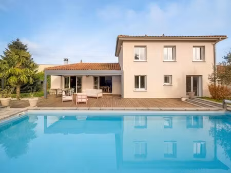 élégante contemporaine de 226 m² : volumes et lumière