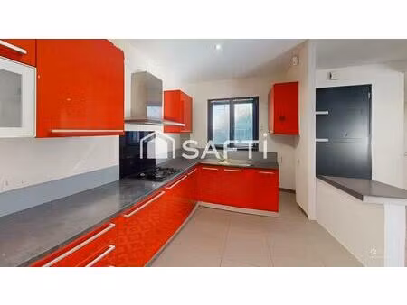 maison moderne   en très bon état chambre au rez de chaussée