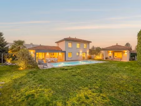 élégante contemporaine de 226 m² : volumes et lumière