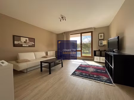 appartement t2 meublé - rez-de-jardin / cave / place de parking