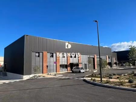 vente entrepôt signes 83870 382m²