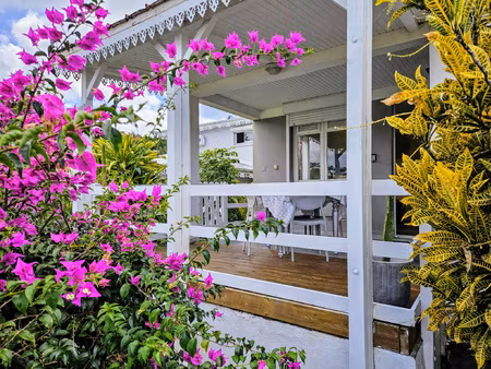 à vendre charmant t2 avec grande terrasse anse à l'âne