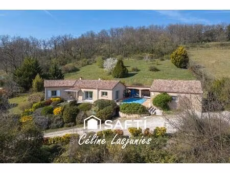 maison sur les hauteurs  vue dégagée  calme absolu avec dépendance et piscine