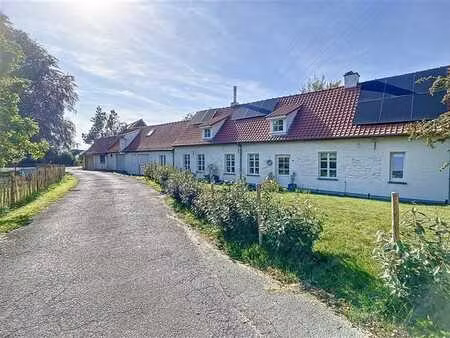 charmante fermette 4 chambres située à ramegnis-chin  proche