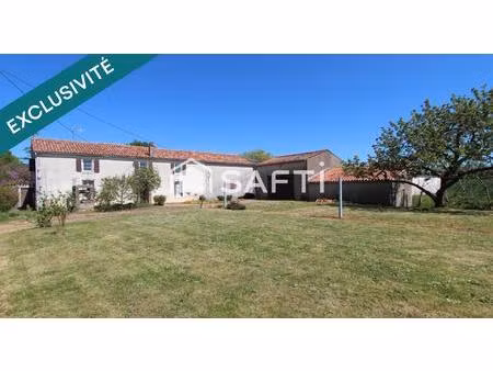 maison en pierre avec dépendances et terrain