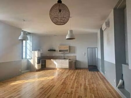 location garage box et parking à château-gontier-sur-mayenne (53200) : à louer / 90m² chât