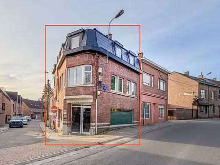 maison de ville - poss. min 4 ch. & 2 sdb - proche de tout