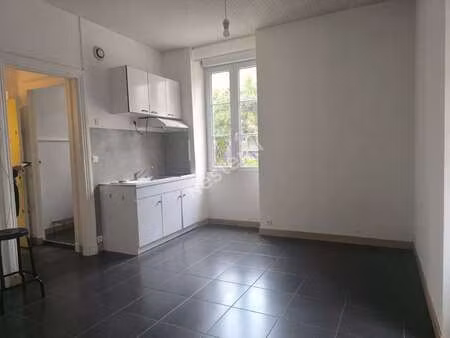 location appartement 2 pièces à nantes (44000) : à louer 2 pièces / 30m² nantes