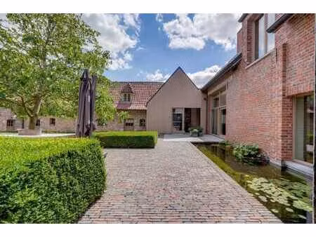 ferme au carré avec + de 600m² hab  finitions haut de gamme