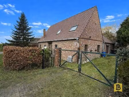 maison 4 façades lumineuse & spacieuse – cadre idéal à silly