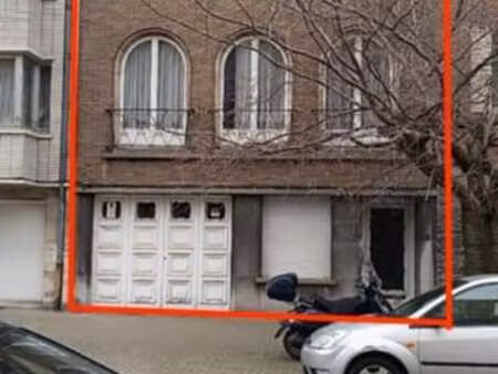 une maison de rapport avec garage et cour