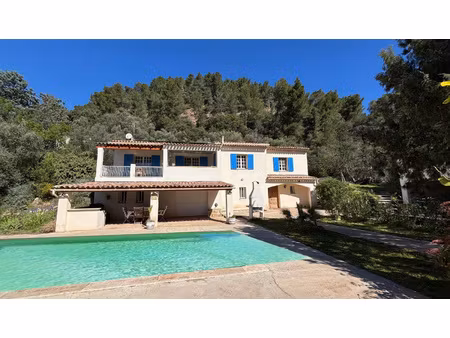 maison familiale dominante t8