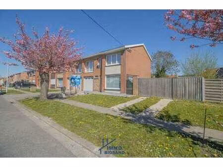 charmante halfopen woning met 4 slaapkamers in rustige wi...