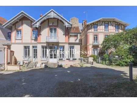 un ensemble immobilier de maisons historiques  à 30 min de paris  rénové en neuf...