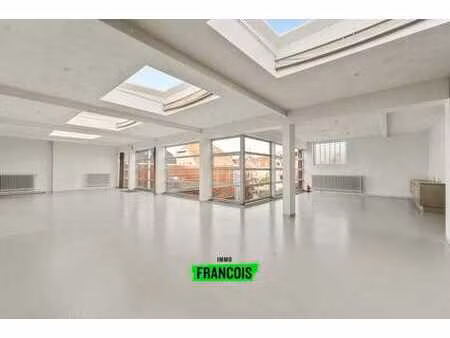 loft exclusif avec terrasse sur le toit  situé dans un empl…