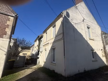 maison de ville 3 chambres dépendance.