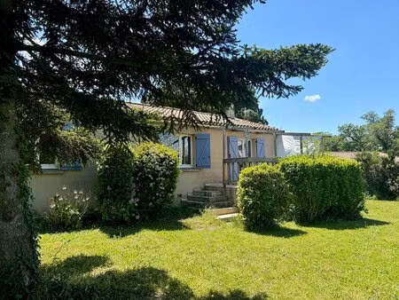 villa plain-pied louée  jardin 1700 m² et garage 40 m²  à 5 minutes de carcassonne