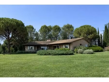 villa traditionnelle 257 m² avec double garage sur 8481 m² constructibles dans un hameau à