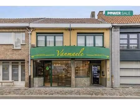 propriété commerciale avec un énorme potentiel et maison spa