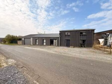 maison d'habitation avec atelier de menuiserie (ou autre)