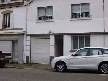 location parking 13.6 m² à lanester (56600)  90 €