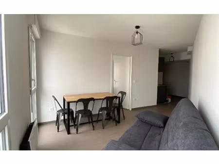 location appartement  m² t-1 à la rochelle  660 €