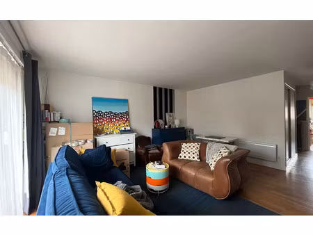 location appartement  m² t-2 à le bourget  919 €